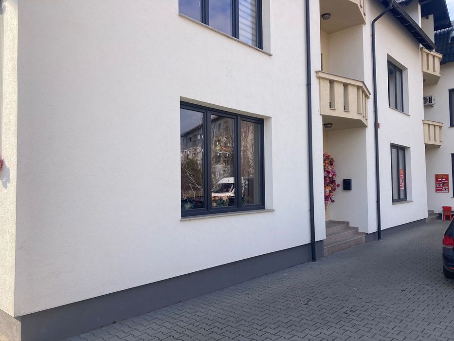 Spații birouri și spațiu comercial