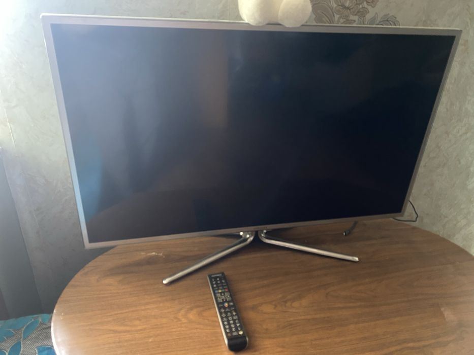 Продам телевизор самсунг ue40es6907u