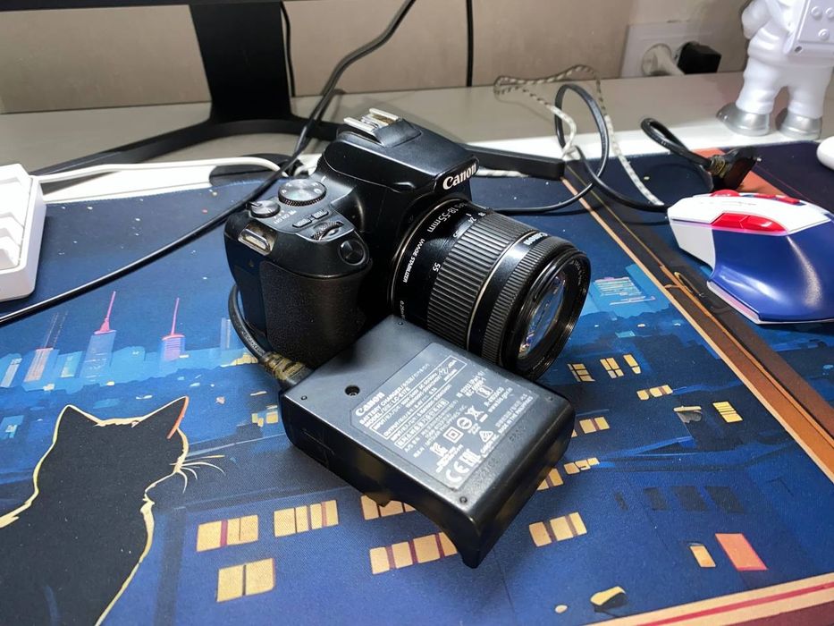 Факат срочьно сотилади! Canon 250D 4K 18-55 mm