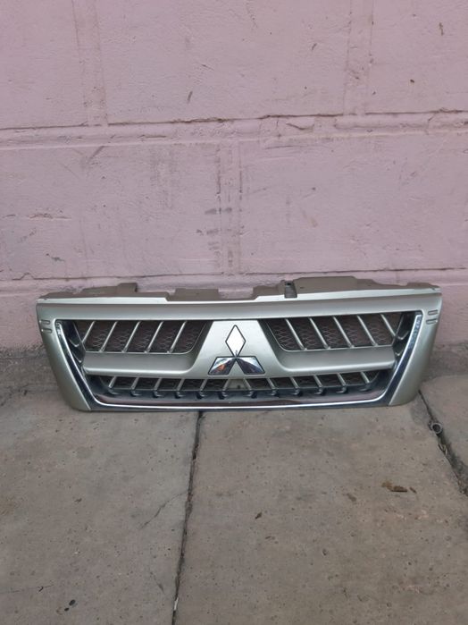Решетка радиатора для Mitsubishi Pajero 3 поколения