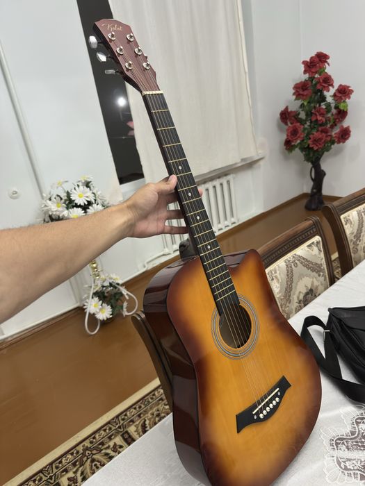 Гитара акустическая