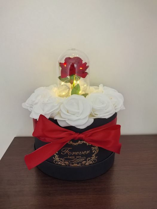 Аранжировки различни видове и великденски венец