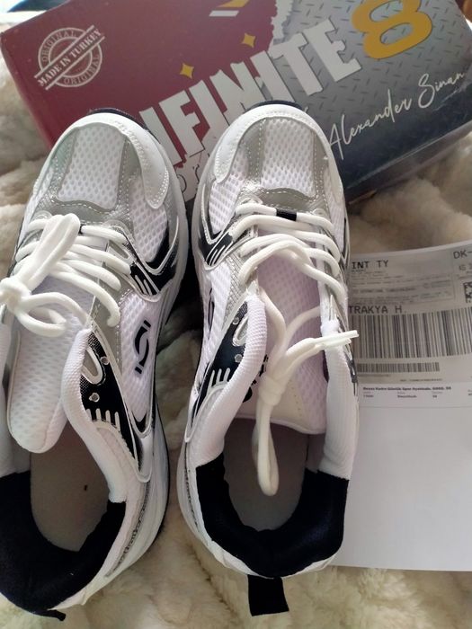 Бели дамски ежедневни маратонки pasione 38 размер