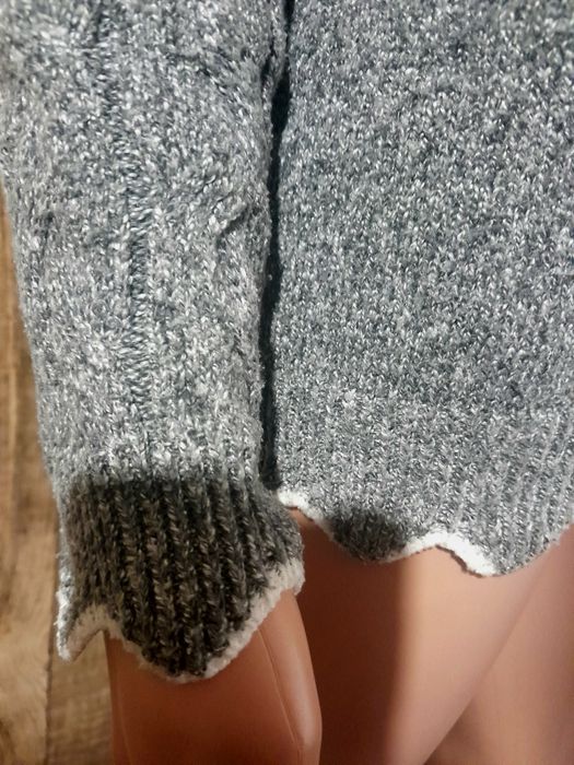 Уникално стилен дамски пуловер