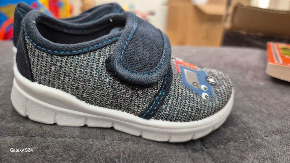 Нови пантофи 20 номер VTY