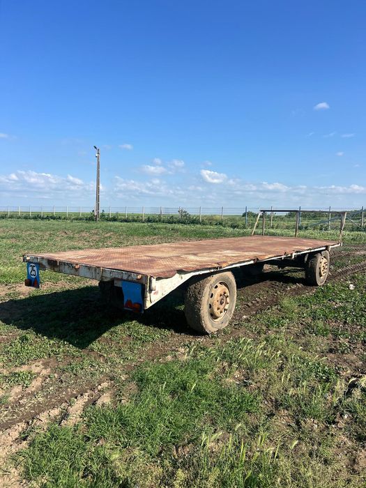 Vând platforma transport baloti