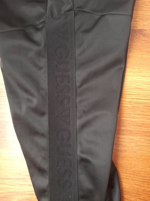 GUESS мъжко долнище S- M размер.