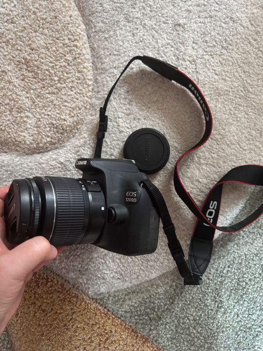Фотоапарат Canon EOS 1200D