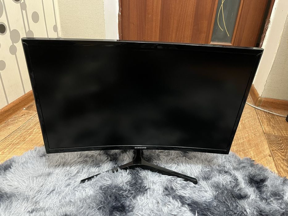 Игровой Изогнутый Монитор Samsung черный