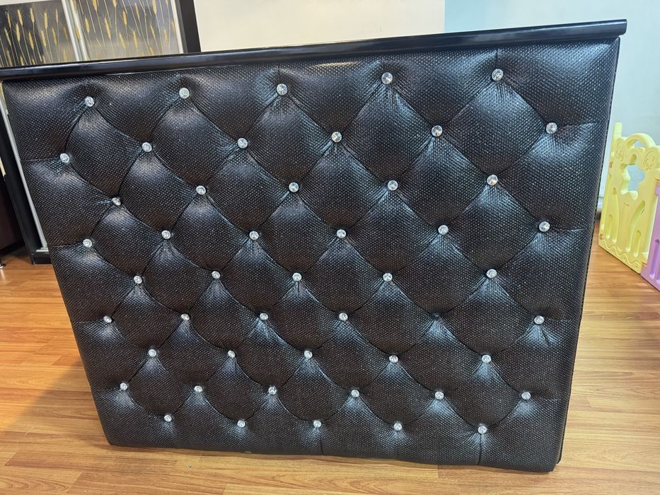 Продаю срочно . Шкафы. Столы