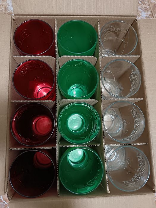 Продавам 12 броя чаши Кока Кола