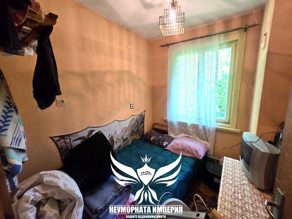 Продавам двуетажна вила/къща 99РЗП с 965кв.м. двор в село Югово общ.Лъки