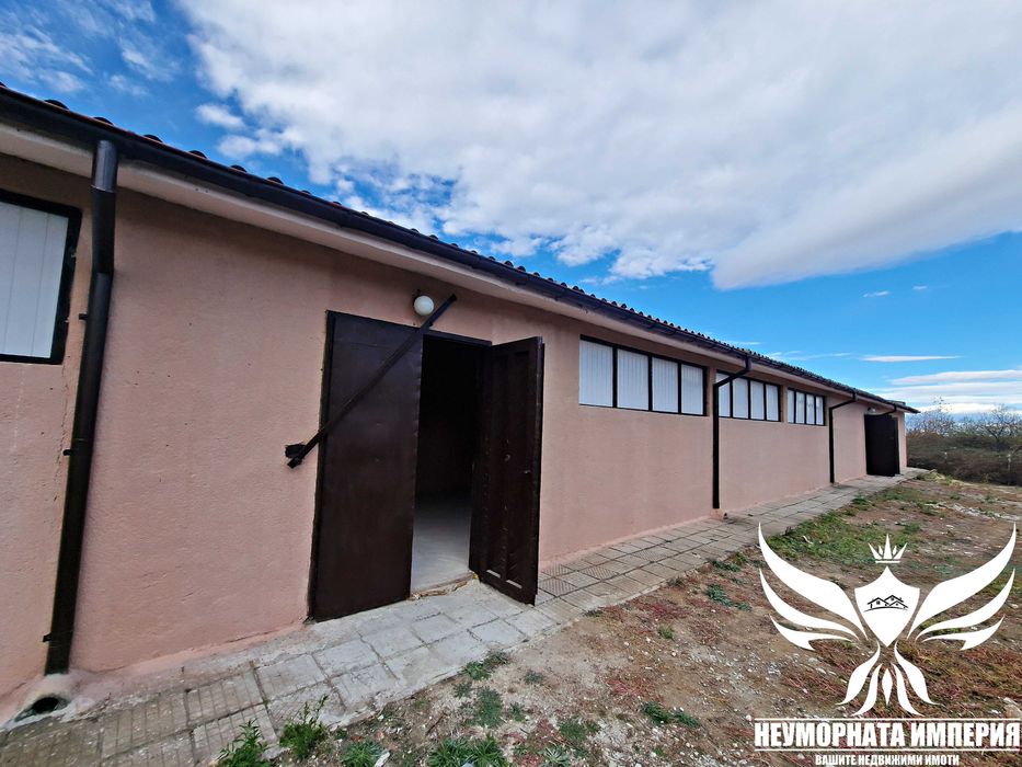 Продавам склад/селскостопанска сграда 166РЗП и земя 310кв в с.Червен