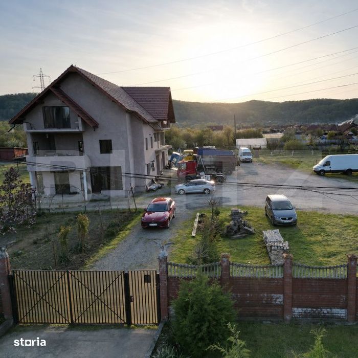 Casa de vanzare cu spatiu comercial, service auto si teren 3000 mp, zo
