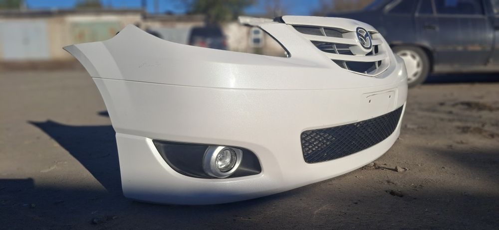 Бампер передний Mazda MPV