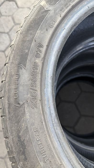 Продам комплект резины 235/50/18