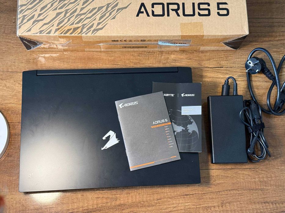GIGABYTE AORUS 5 Gaming Laptop i7