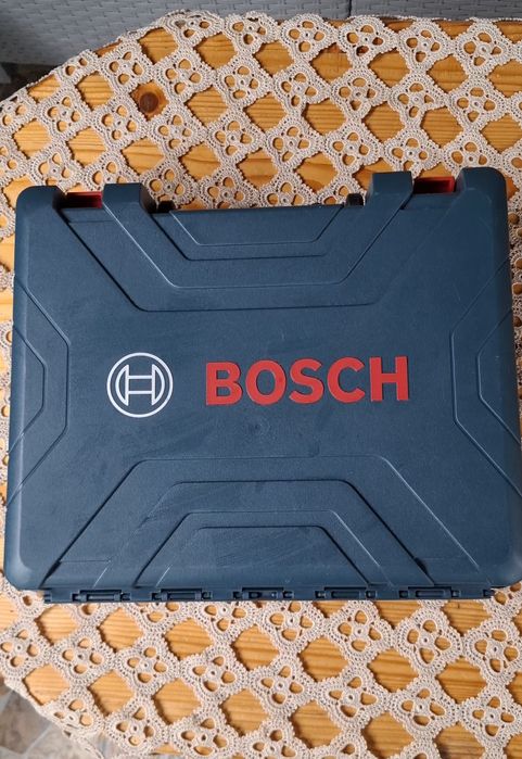 Продавам ударен винтоверт Bosch.