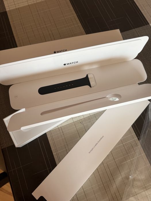 Продавам часовник Apple Watch series 3