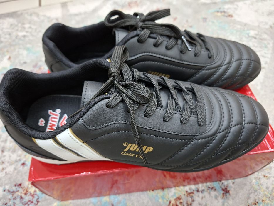 Футболни обувки стоножки