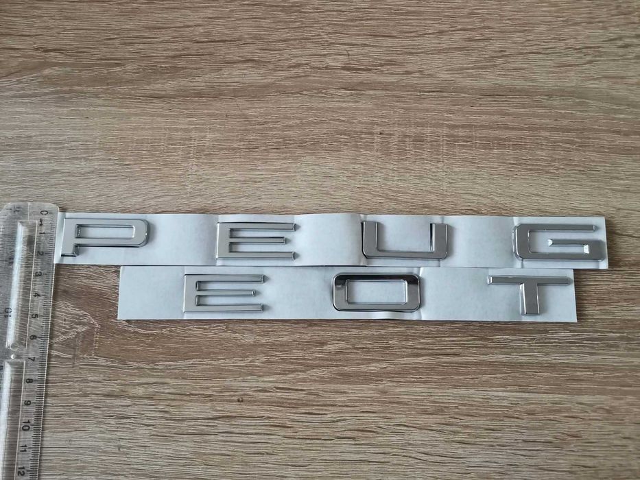 сребрист надпис Peugeot нов стил голям размер