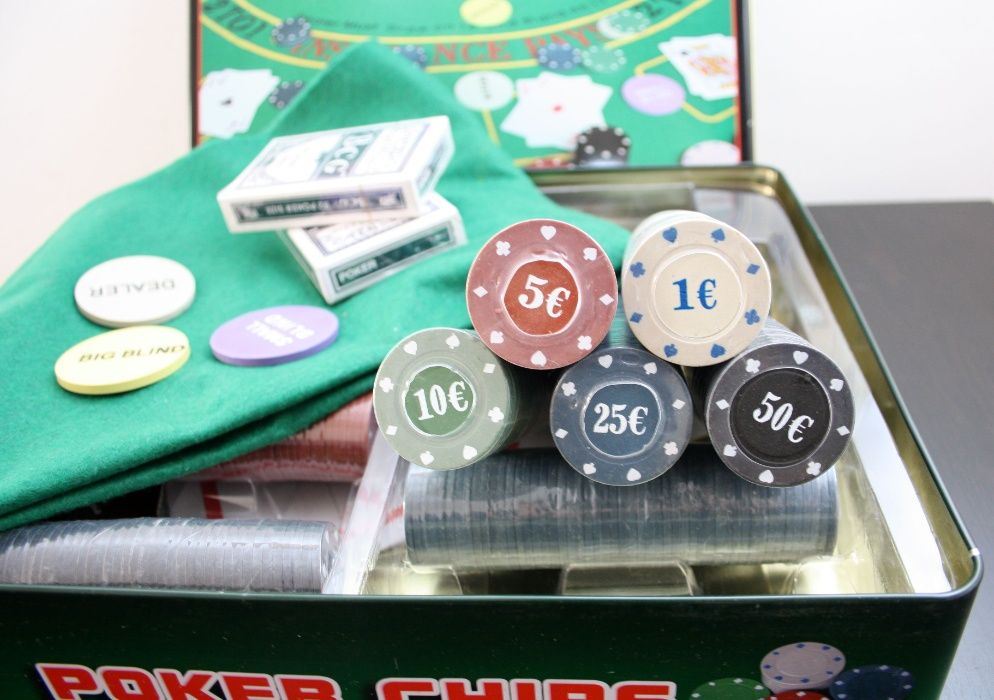Set poker 200-300.500 jetoane carti trusa poker servieta poke