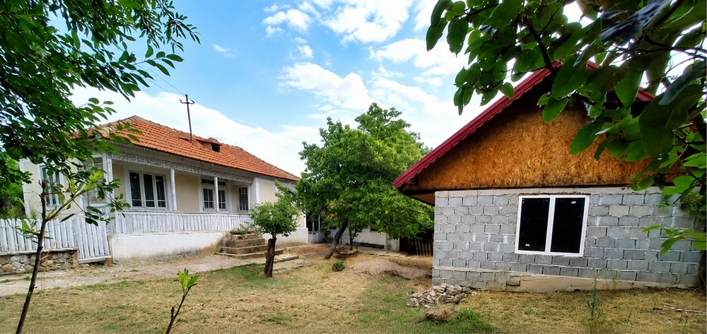 Casa de vanzare cu teren 5361mp