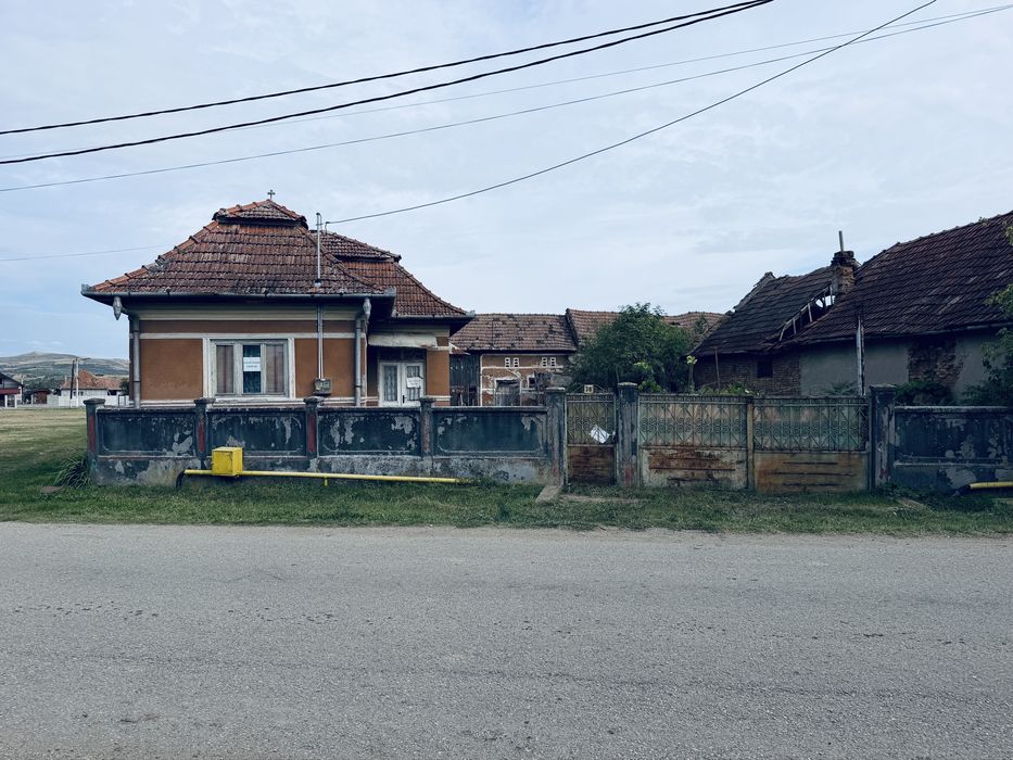 Teren 1278mp cu casa si anexa gospodareasca