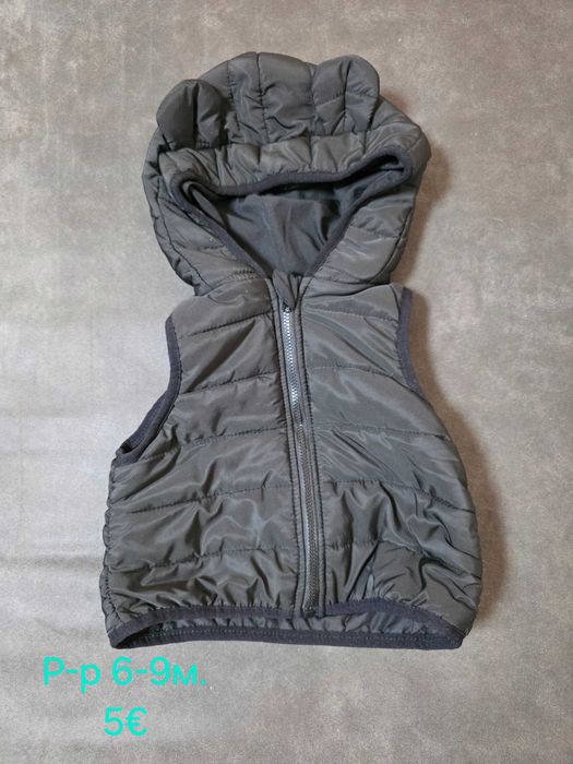 Много запазени дрешки,шапки  и чисто нови лигавници.