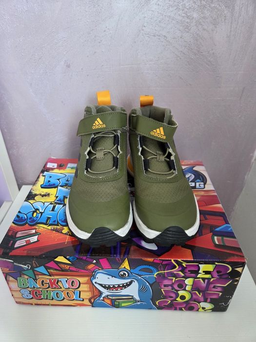 Зимни обувки  за момче Adidas 31