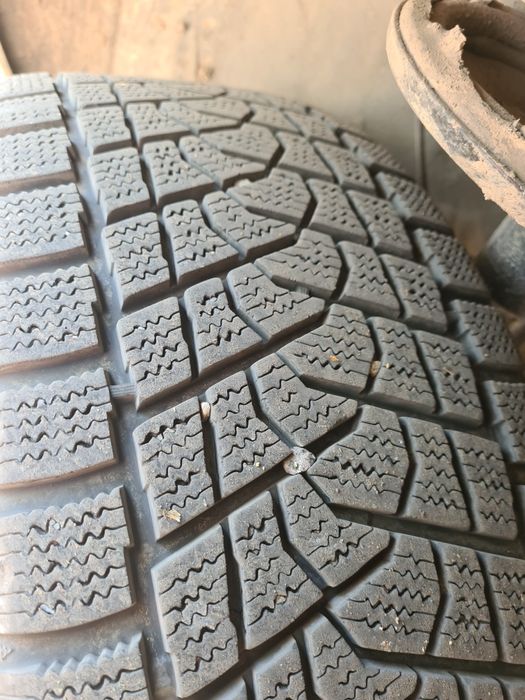 Продам колесо в сборе 235/55/18 срочно