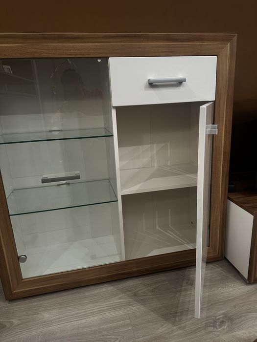 Vand mobila living