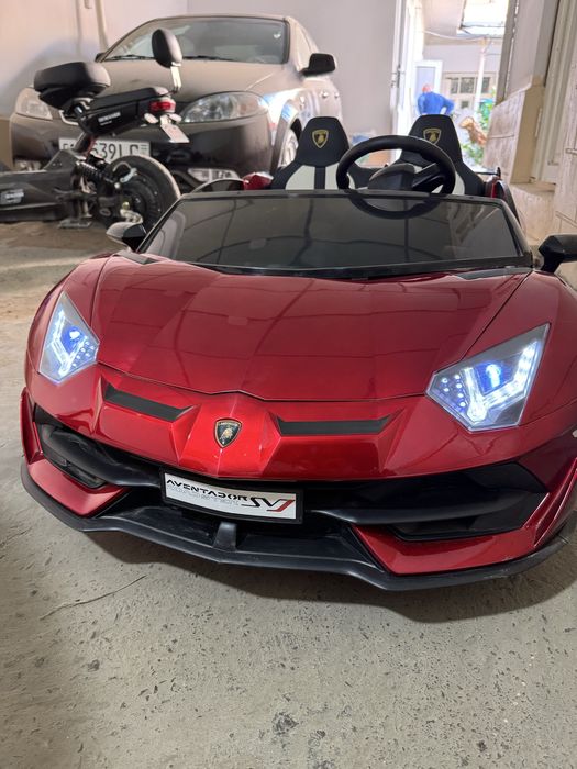 Срочно продается машина и 2 самоката