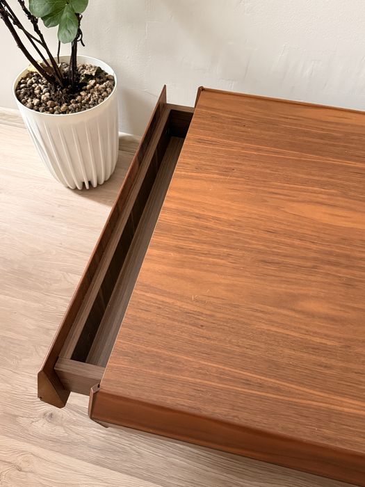 Дизайнерска холна маса в mid-century стил