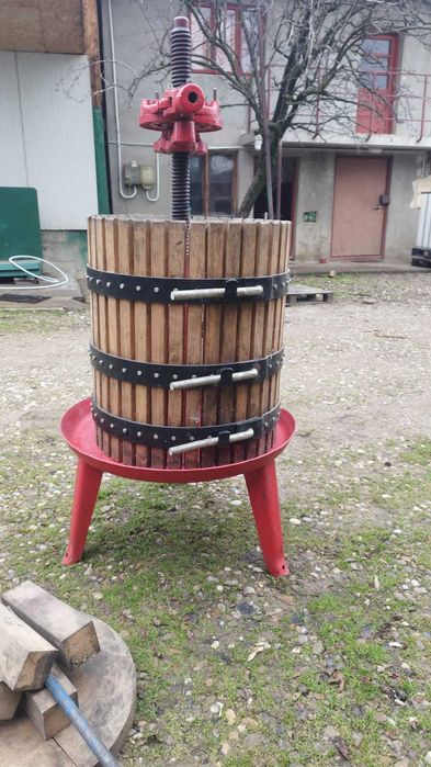 Vand echipamente agricultura : teasc struguri  , solare , cub plastic