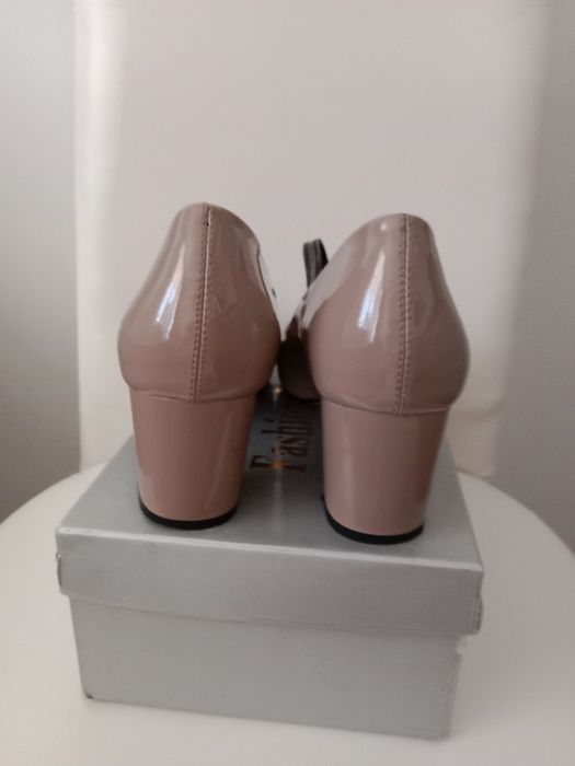 Продам туфли женские.