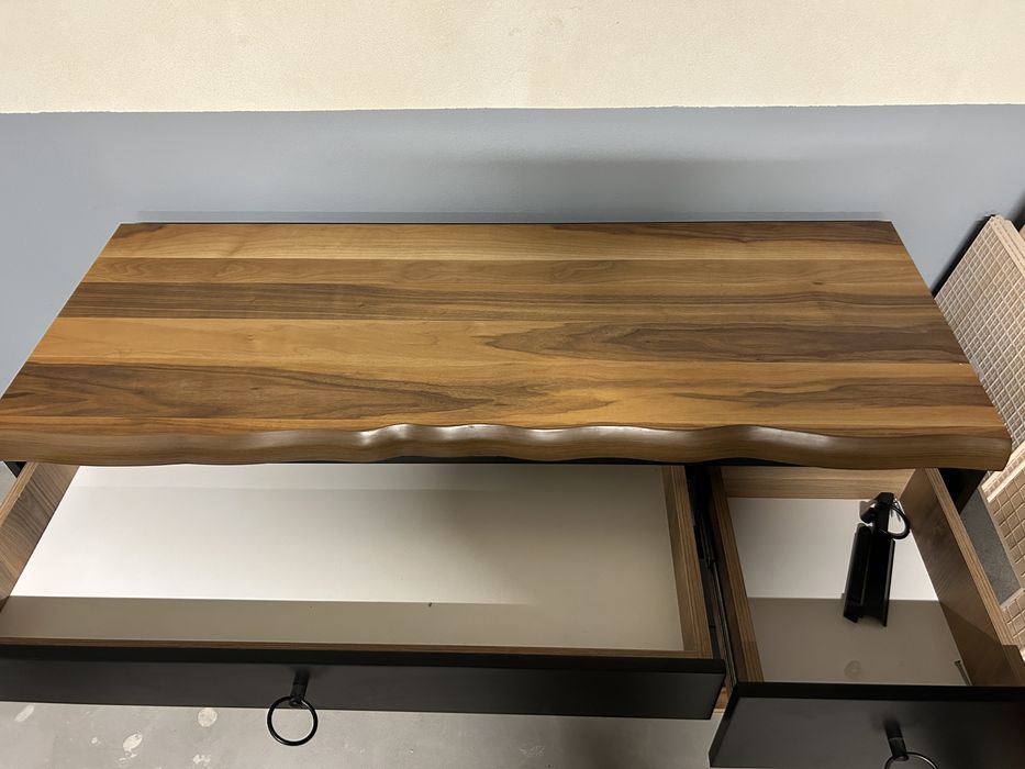 Бюро и вертикален шкаф