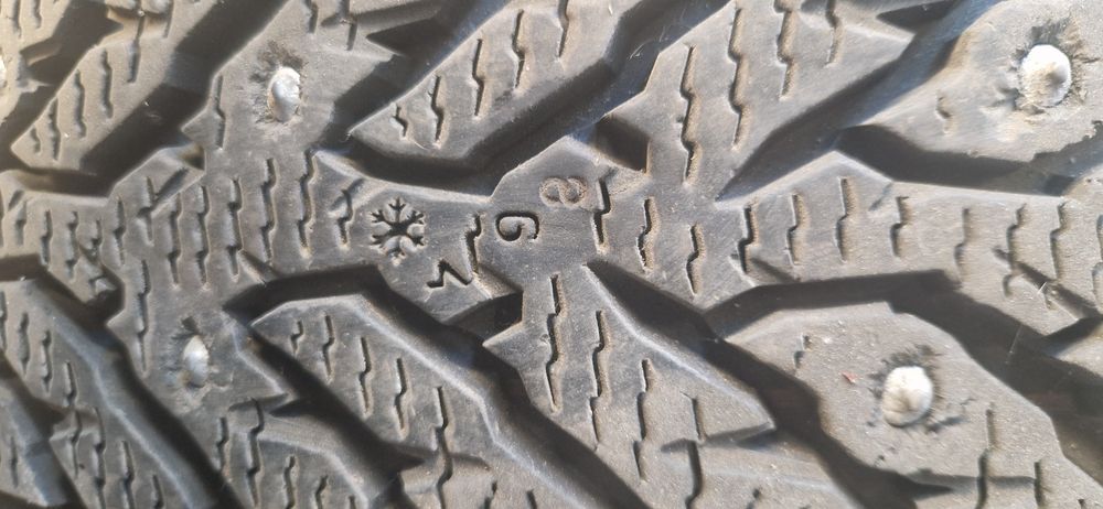 Nokian Hakkapelitta 9 215/60/16
