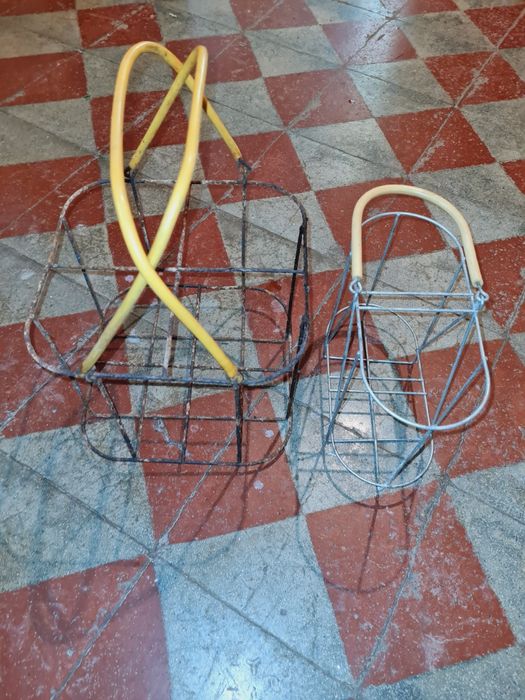 Suport pentru 2 sticle  si 4 sticle de lapte comunism, anii 60-80