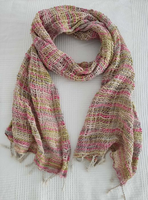 Красиви дамски шалове по 4 и 7 лв.