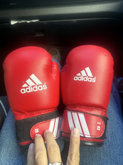 Боксёрские перчатки Adidas
