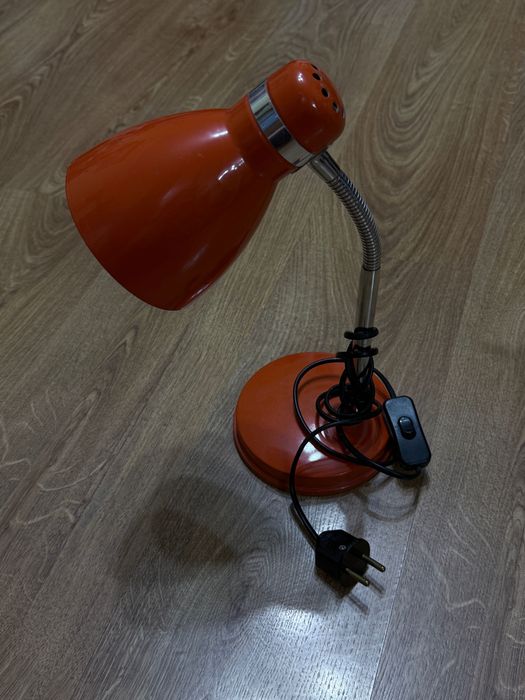 Продается настольная лампа