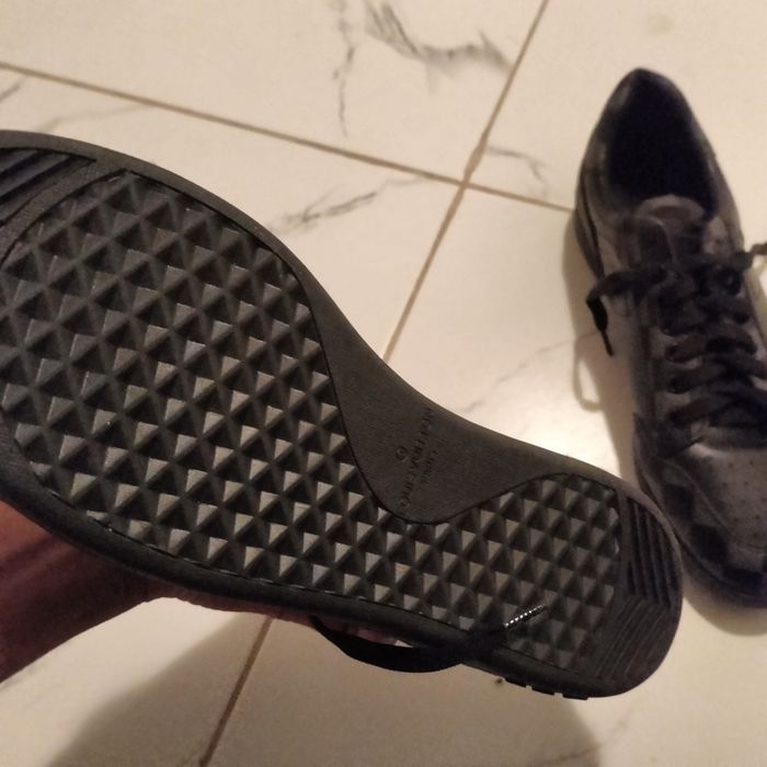 Кросовки абсолютно новый 43размер