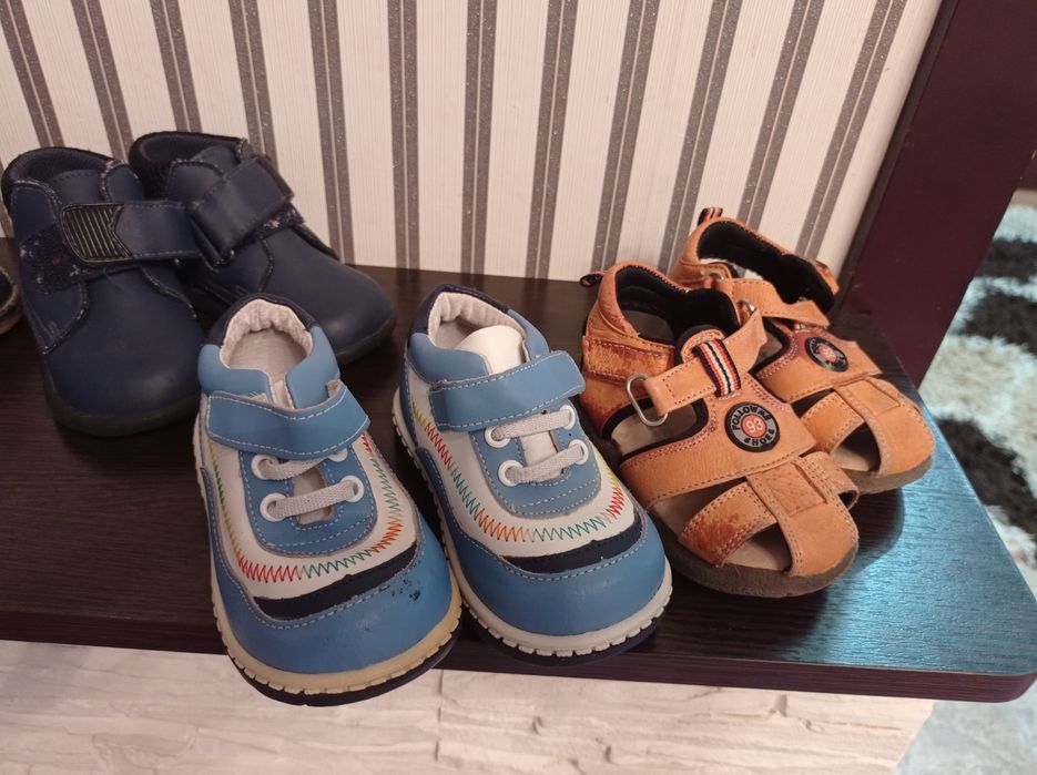 Продам детскую обувь