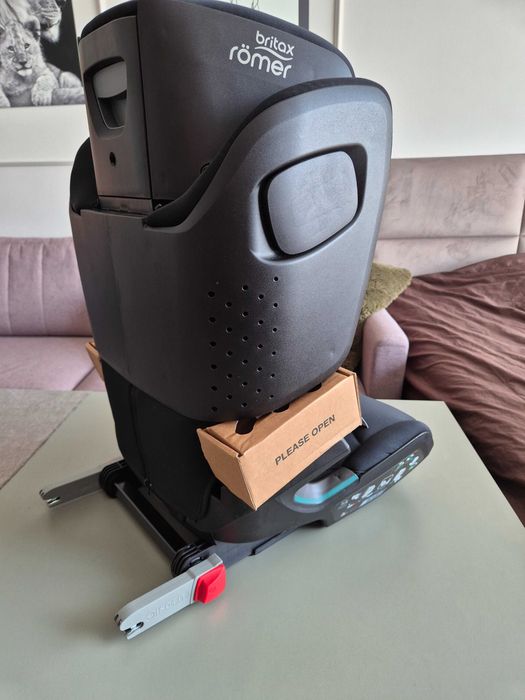 Ново детско столче Britax Römer Kidfix M i-Size BR (3.5 - 12год) с ISOFIX в черен цвят (Cosmos Black)