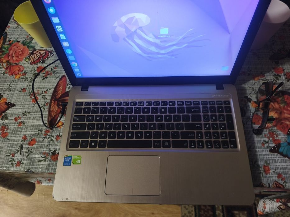 Laptop ASUS X540LJ i3 Gen 5 12GB RAM SSD 240GB Video 2GB Functioneaza doar la priza
Nu