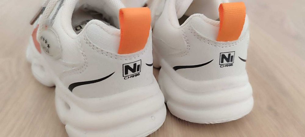 Кроссовки детские