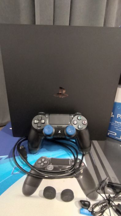 Sony PS4 Pro 1 Tb + 9 дисков с играми