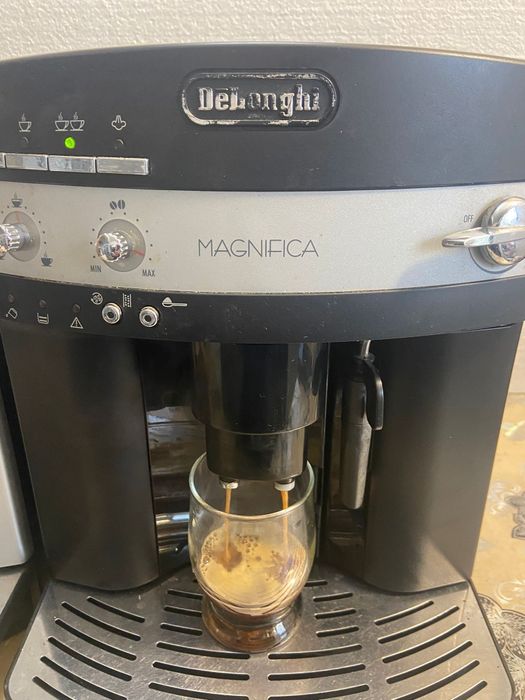 Espresor cafea DeLonghi magnifica