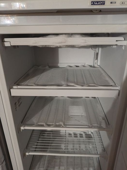Продаётся морозильник шкаф Атлант
